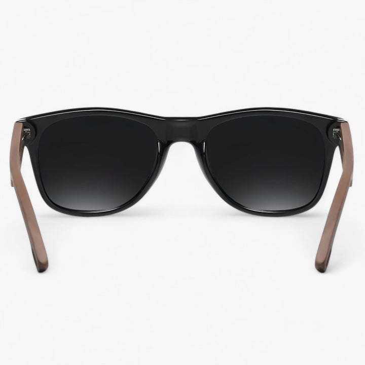 Stylish classic unisex sunglasses with UV protection & anti-glare, essential summer accessory for travel.