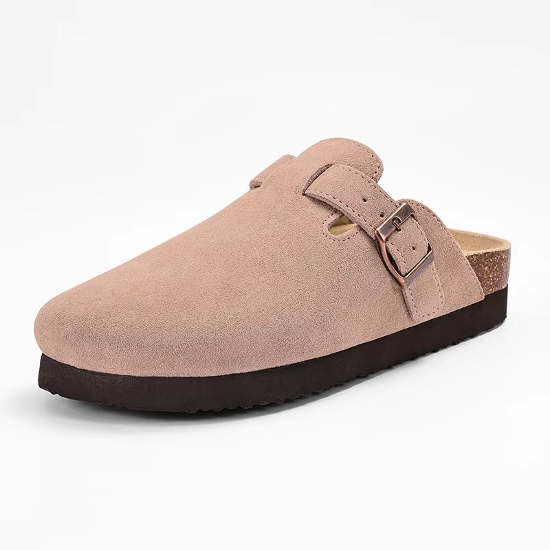 Modern unisex slip-on clogs, featuring cushioning for casual comfort and versatile style.