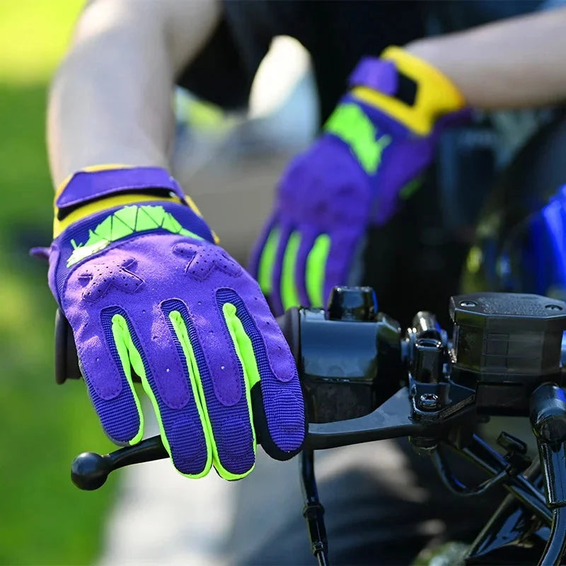 Unisex riding gloves, ideal for long rides, offering anti-slip grip and touchscreen compatibility.