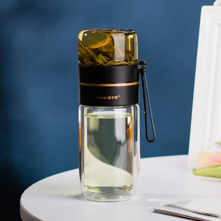 Close-up: Tea infuser inside the double-walled glass water bottle. Ideal for loose leaf tea. Eco-friendly.