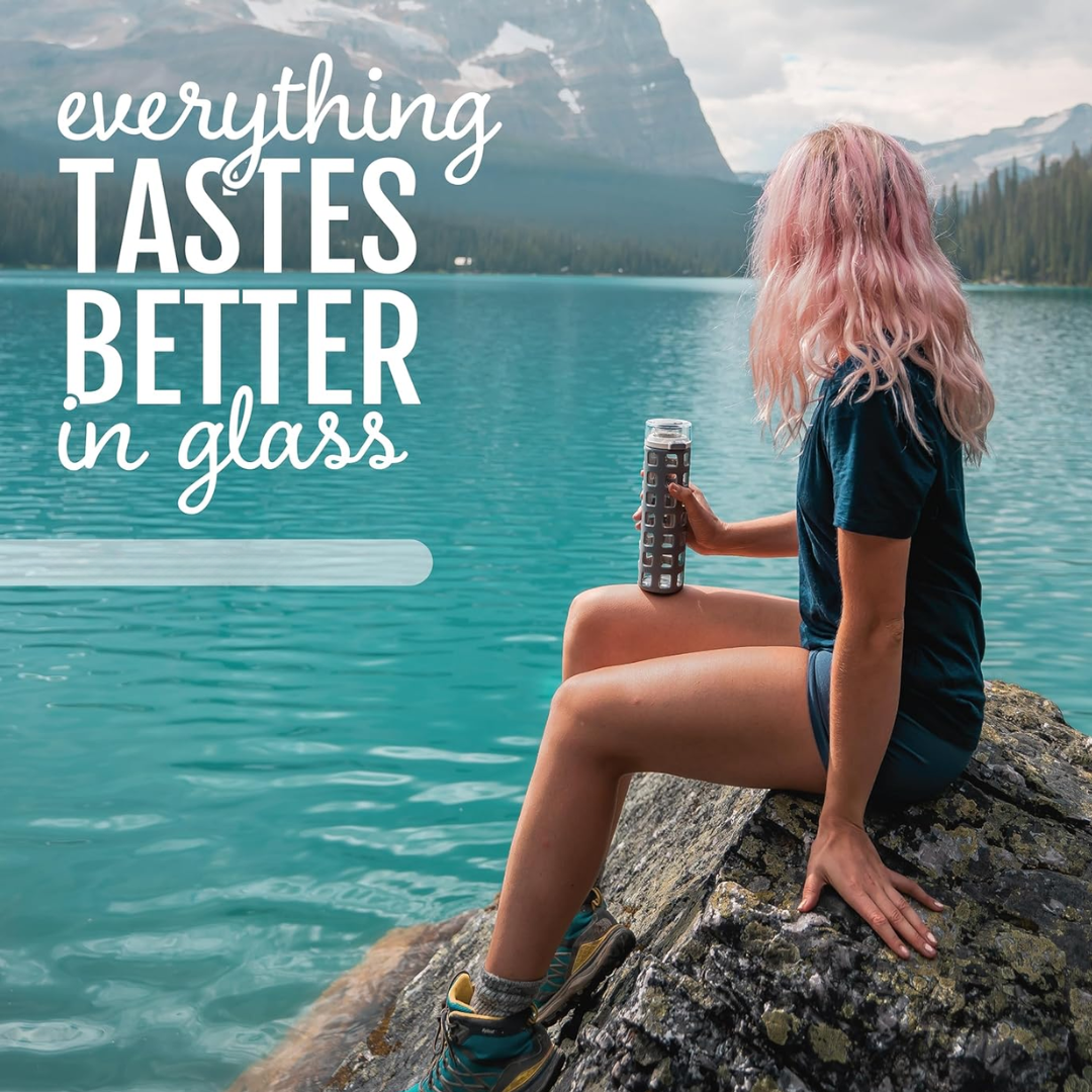 Healthy hydration: reusable glass water bottle with flip lid & silicone sleeve, eco-friendly choice.