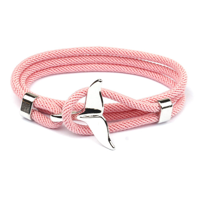 Chic women's anchor bracelet, adjustable, with a polished nautical charm.