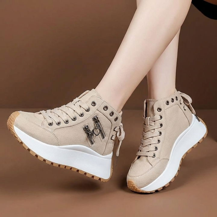Black unisex lace-up shoes offering everyday comfort. Versatile, stylish casual footwear for daily wear.