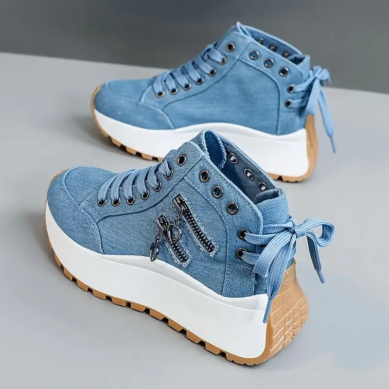 Comfortable unisex lace-up shoes, versatile for walking & everyday wear. Stylish casual footwear for men & women.