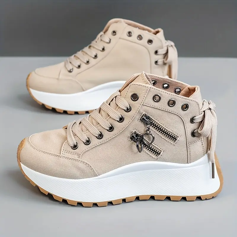 Unisex casual lace-up shoes, comfortable for everyday wear. Stylish, versatile walking footwear in modern design.