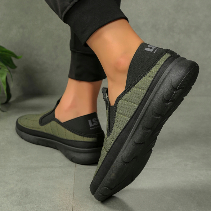 Breathable unisex slip-on shoes for walking. Lightweight comfort and easy wear, perfect for daily.