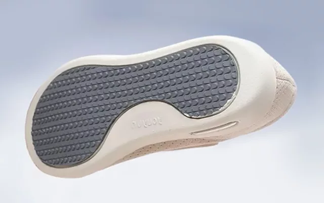 Soft, padded unisex extra wide diabetic shoes for swollen feet. Optimal foot comfort & support for all-day wear.