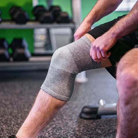 Unisex FlexiKnee knee brace with adjustable straps for personalized fit, optimal joint support & pain relief.