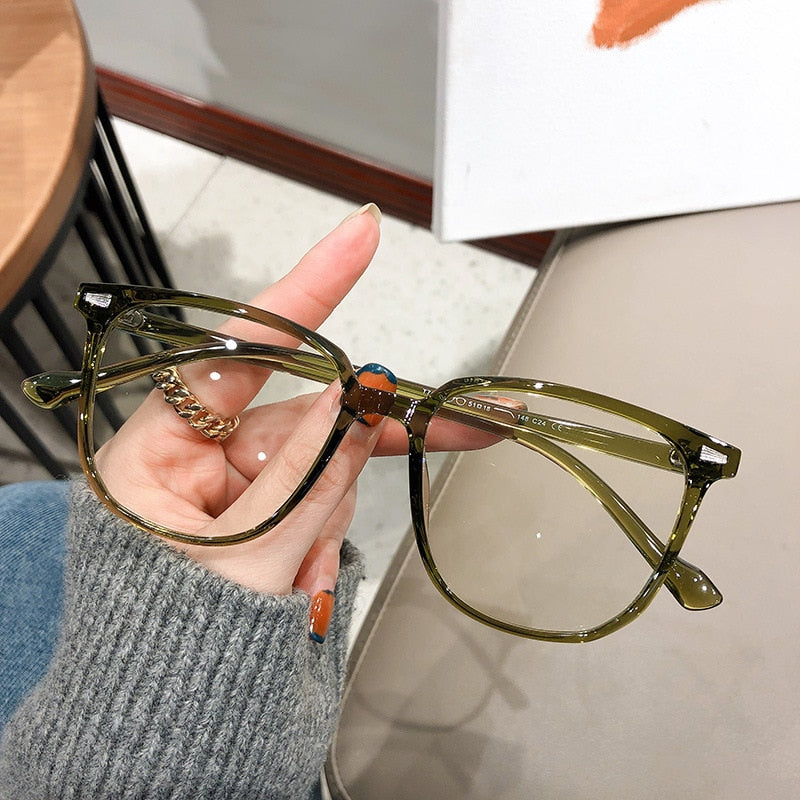 Unisex FocusFrame myopic glasses with blue light protection, perfect for daily wear.