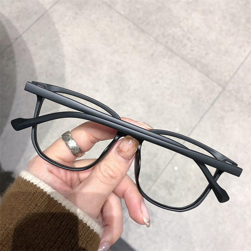 Vision protection glasses for myopia, unisex and featuring a powerful blue light filter.