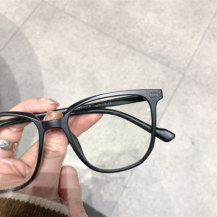 FocusFrame myopic eyewear, blending stylish design with crucial blue light protection.