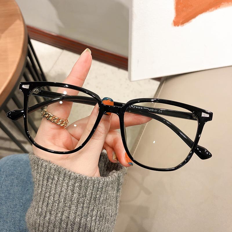 FocusFrame myopic diopter glasses, designed for eye health and blue light defense.