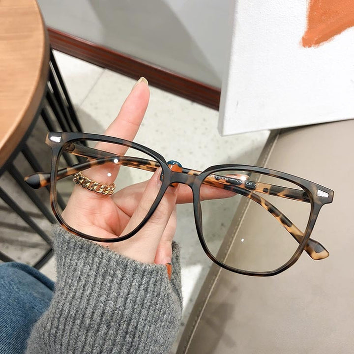 Unisex FocusFrame computer glasses, offering superior blue light protection for myopic vision.