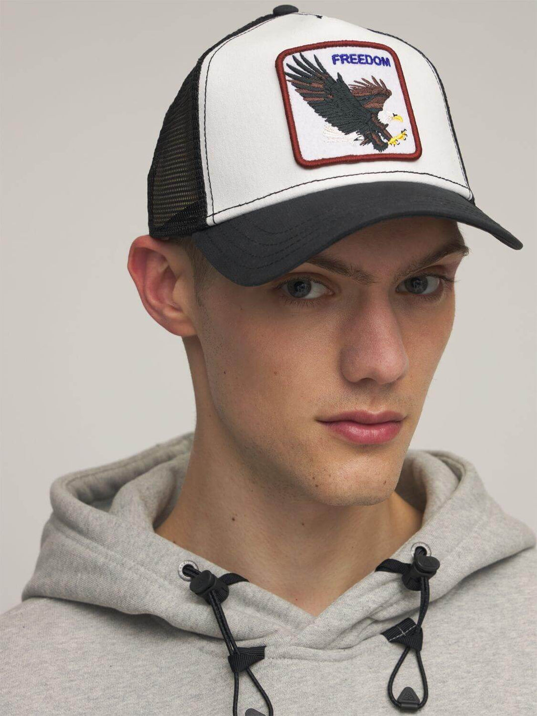 Practical unisex Freedom Eagle baseball cap, adjustable for outdoor style & effective sun protection.