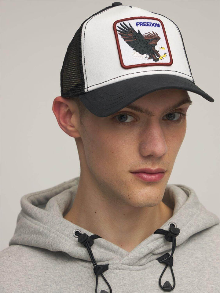 Practical unisex Freedom Eagle baseball cap, adjustable for outdoor style & effective sun protection.