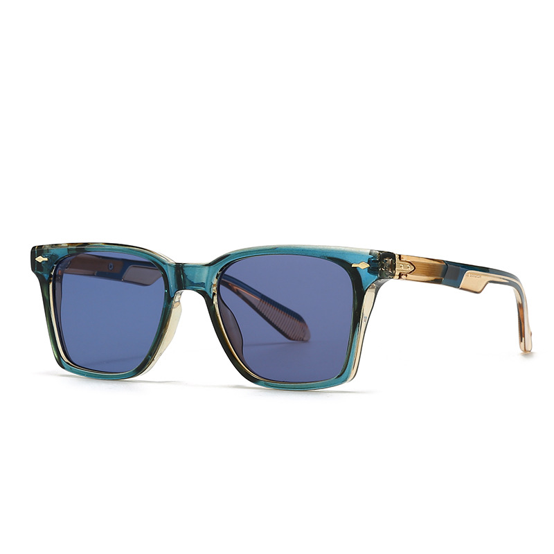 Essential UV400 eye protection with these frosted square unisex fashion sunglasses.