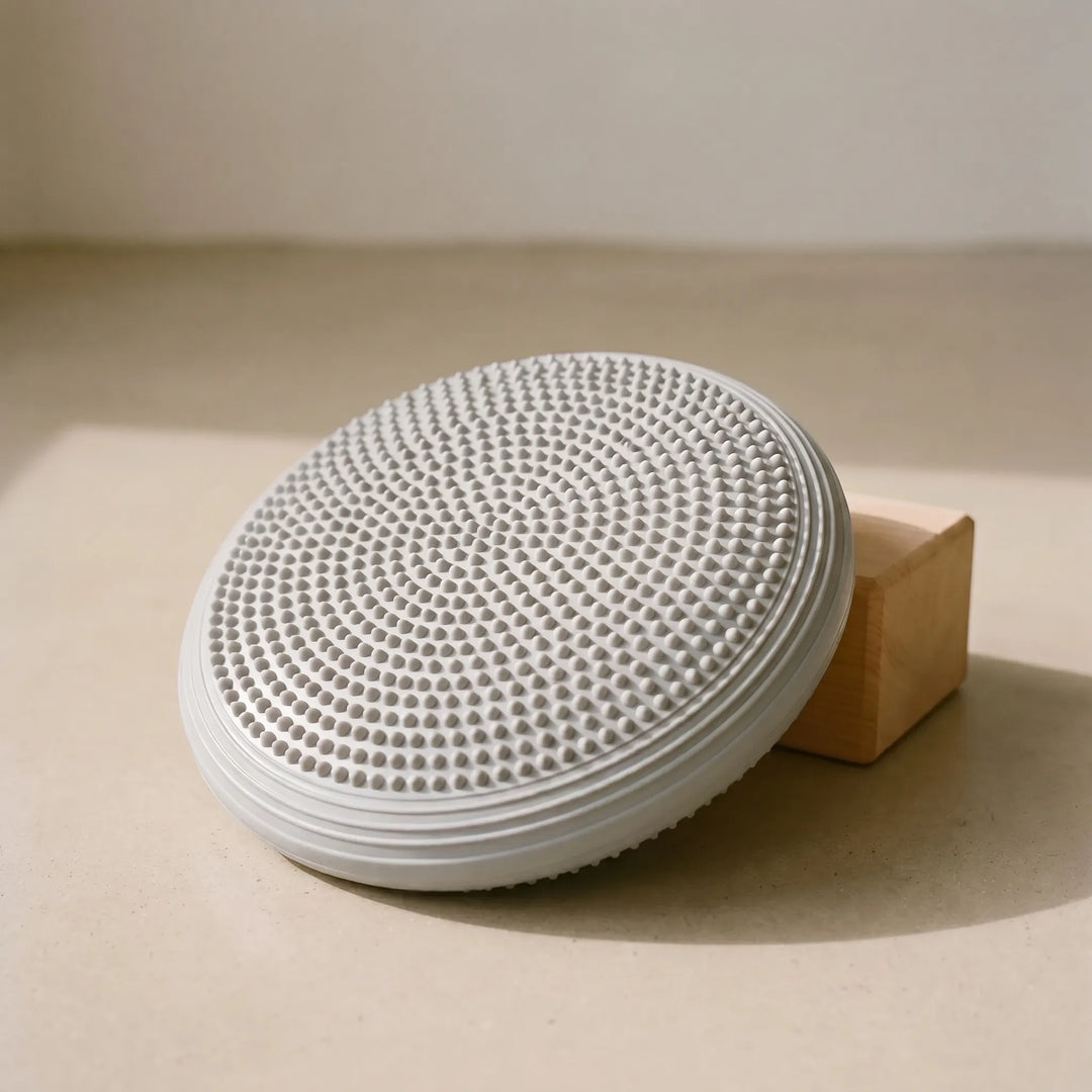 Unisex inflatable round balance cushion for core strength & stability training. Ideal for fitness & home workouts.