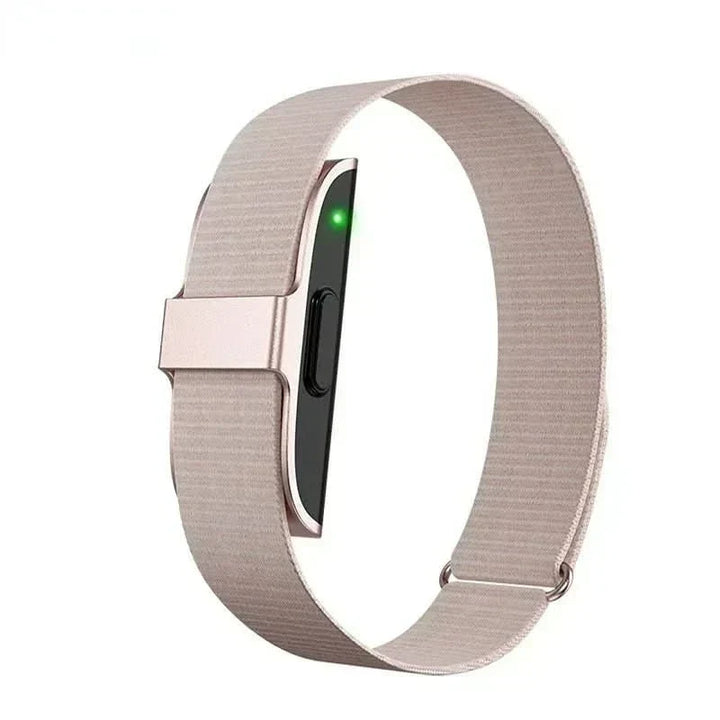 Black unisex IP68 fitness tracker, a wearable tech device for heart rate, SpO2 & health monitoring.