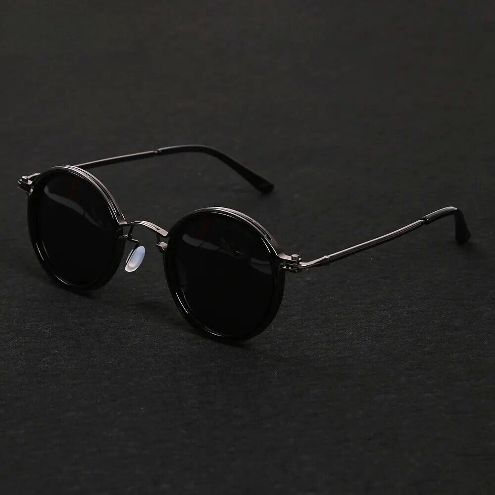 Perfect for travel & outdoor activities: Jetset unisex polarized sunglasses with glare reduction & UV protection.