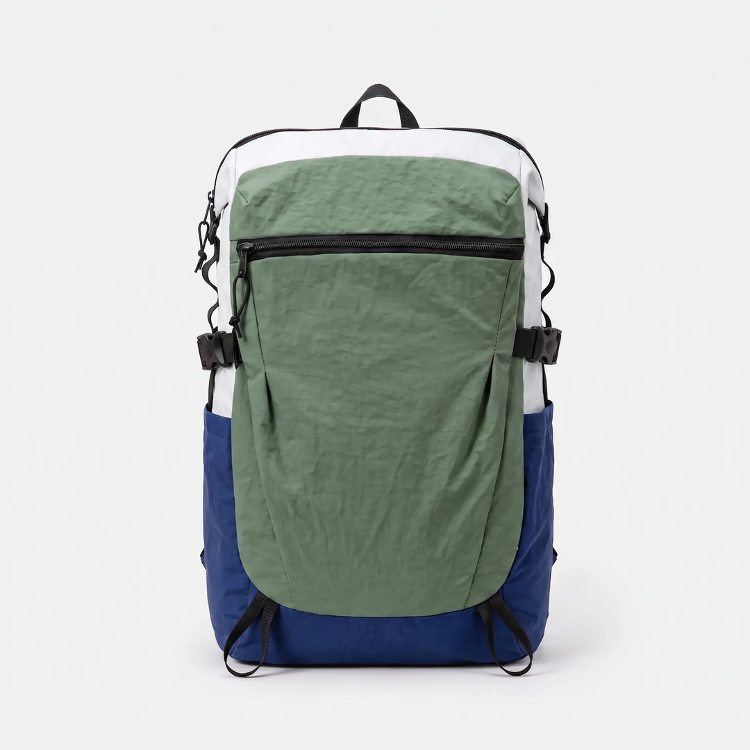 Lightweight nylon day hiking backpack for unisex use, ideal for comfortable outdoor travel and daily commutes.