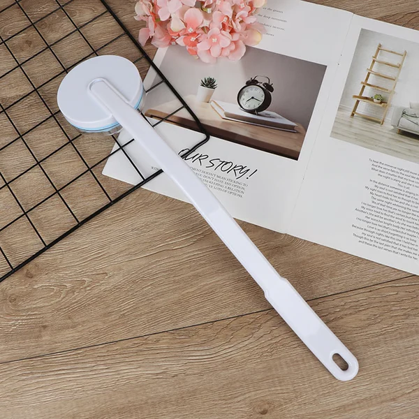 Unisex long handle back lotion applicator for easy reach skincare; ideal for moisturizers, sunscreens & gels.