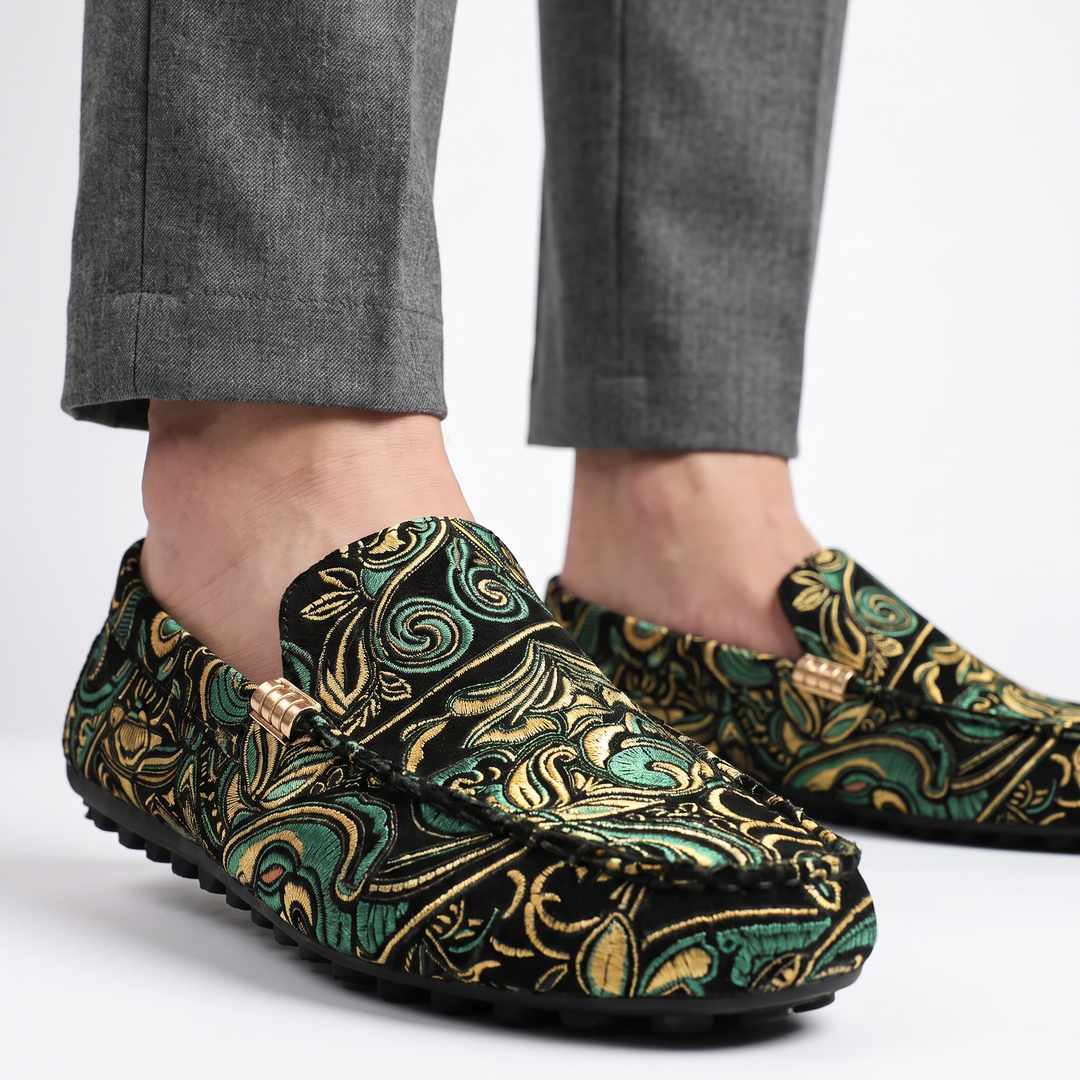 Unisex Lorca casual shoes in modern style, offering all-day comfort for everyday wear. Durable walking footwear.
