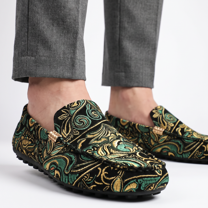 Unisex Lorca casual shoes in modern style, offering all-day comfort for everyday wear. Durable walking footwear.