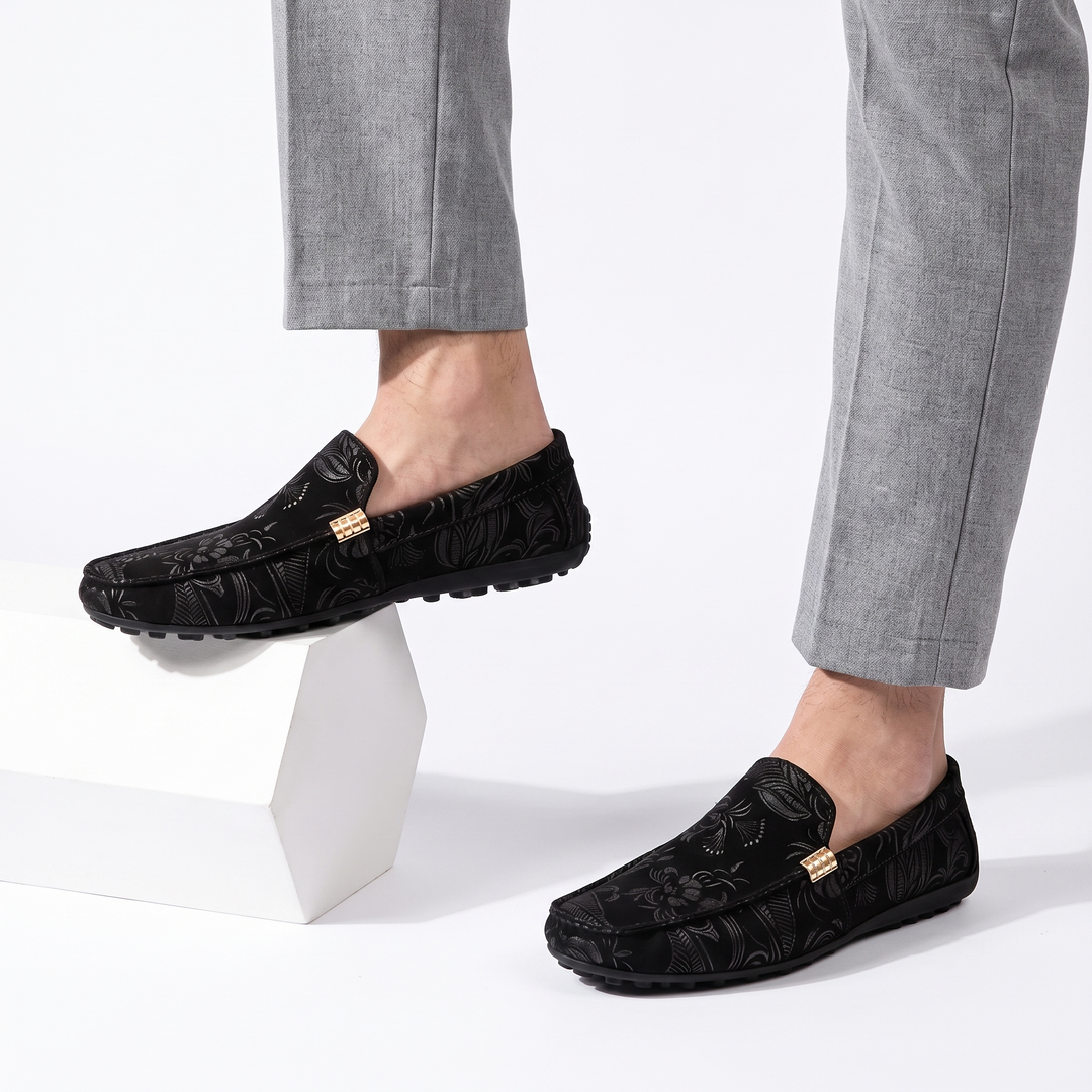 Modern unisex Lorca casual shoes, stylish footwear for everyday wear, embracing Korean fashion trends with comfort.