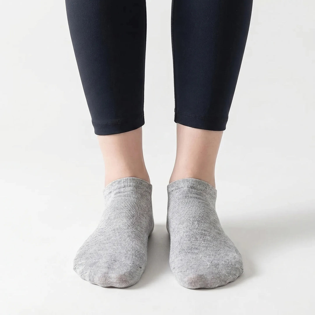 Athletic low-cut ankle socks, designed for unisex comfort during sports & daily activities, multipack ready.