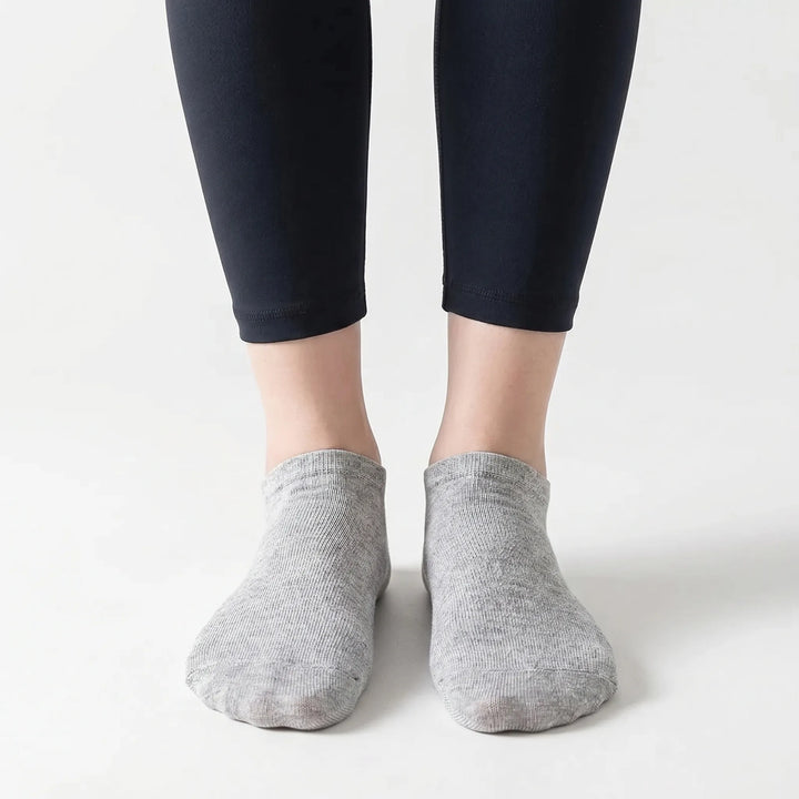 Athletic low-cut ankle socks, designed for unisex comfort during sports & daily activities, multipack ready.