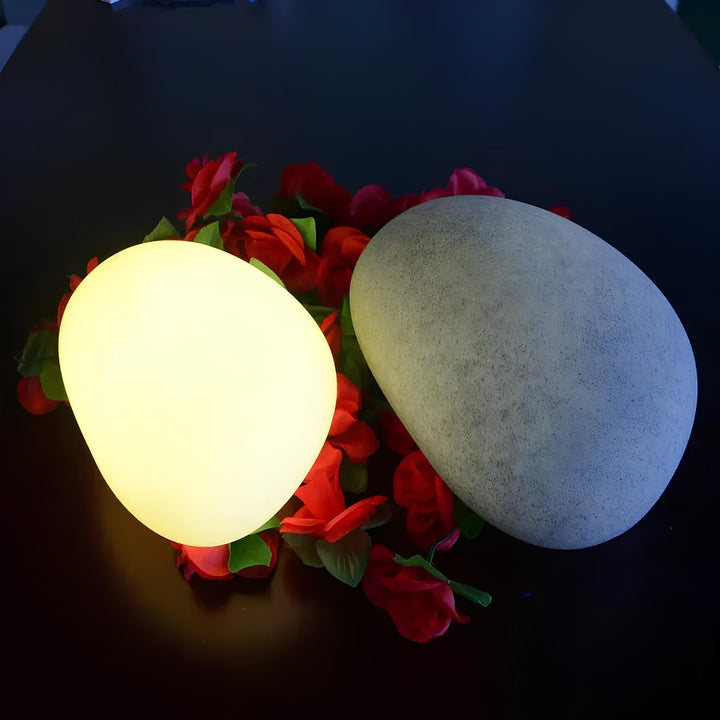 Sfeervolle LumaStone wireless garden pebble lamp, modern outdoor LED lighting, weather resistant