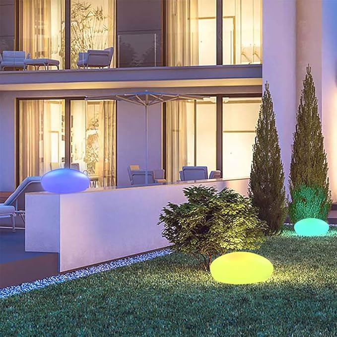 Rechargeable LumaStone LED garden lamp, cordless pebble shape, ideal for patio and path lighting