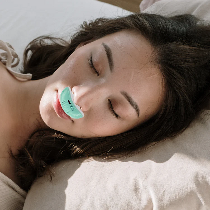 Rechargeable micro CPAP machine: hoseless, portable relief for sleep apnea & snoring. Essential sleep aid device.