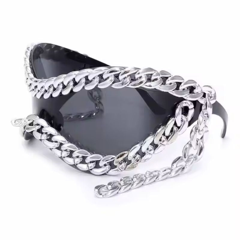 Unisex fashion shades with mirrored lenses & eye-catching chain detail. Modern, bold eyewear for all.