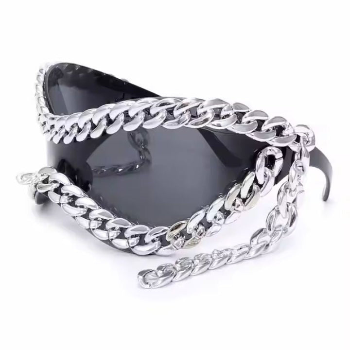 Unisex fashion shades with mirrored lenses & eye-catching chain detail. Modern, bold eyewear for all.