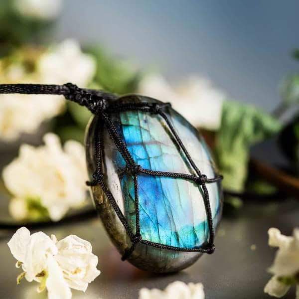 Dragonheart Labradorite pendant necklace, a mystical unisex gemstone for spiritual protection & energy healing.