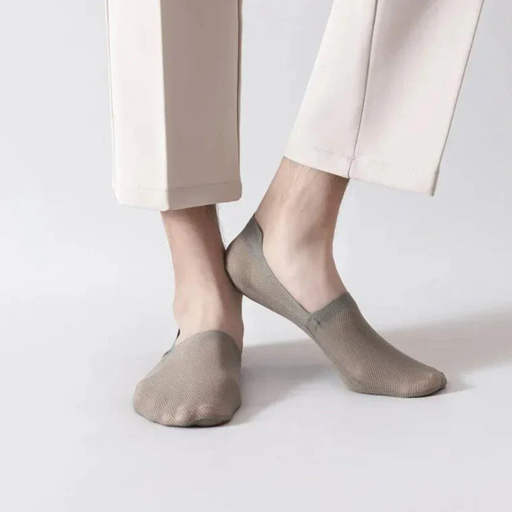 Multipack of invisible no-show socks, anti-slip for secure wear. Unisex comfort & low cut.