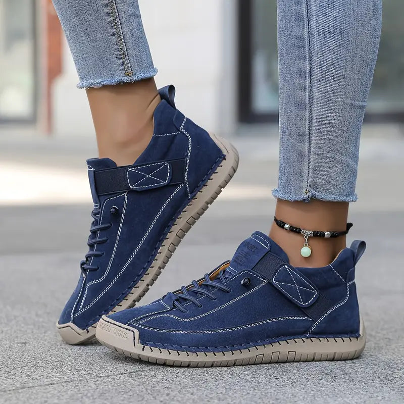 Unisex wide-fit walking sneakers with advanced arch support for ultimate comfort.
