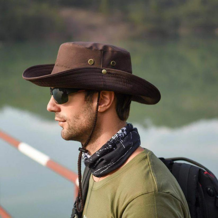 Foldable water-repellent sun hat, perfect for hiking, fishing, and outdoor activities.
