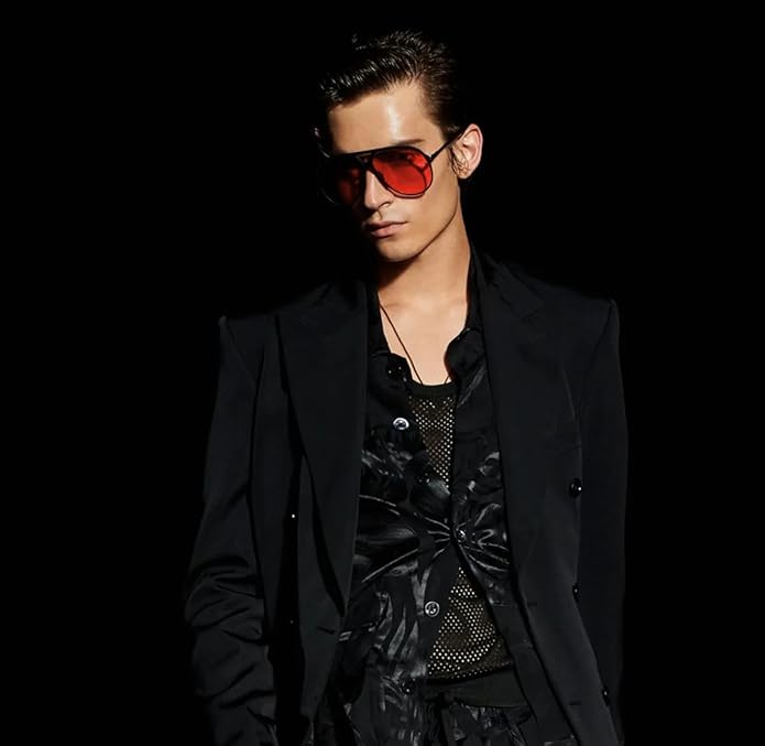 Fashionable oversized aviator sunglasses, a vintage-inspired accessory for both men and women.