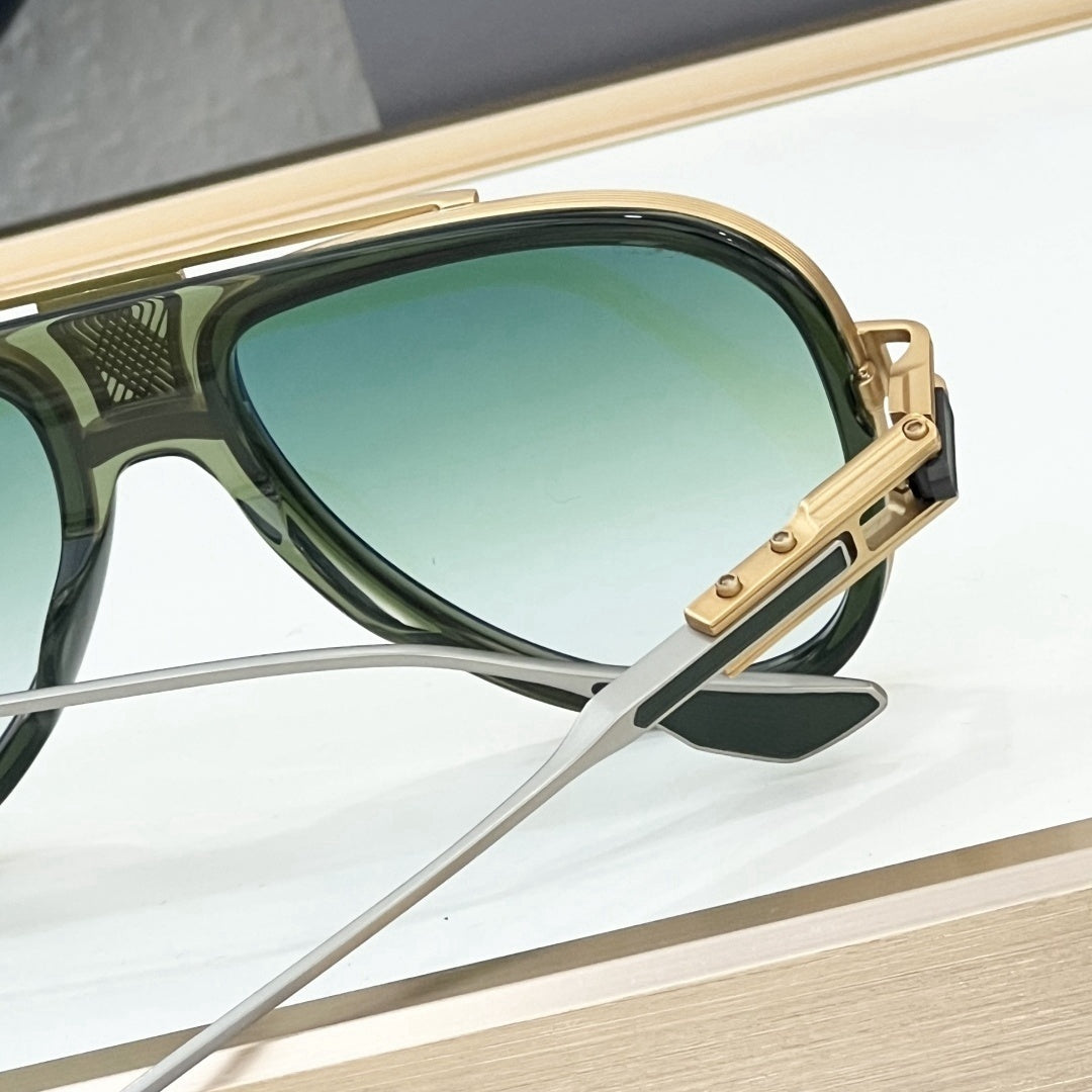 Iconic aviator style sunglasses, unisex design with full UV400 protection for all seasons.
