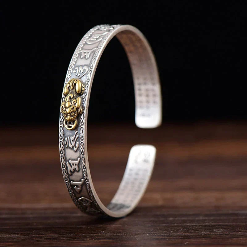 Unisex Pixiu wealth bracelet with gold and black beads, a symbol of prosperity & good luck.
