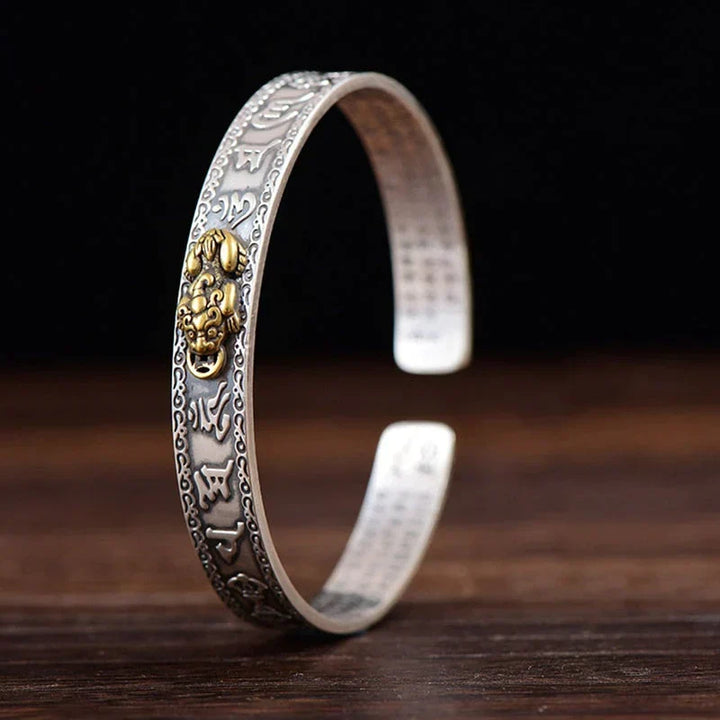 Unisex Pixiu wealth bracelet with gold and black beads, a symbol of prosperity & good luck.