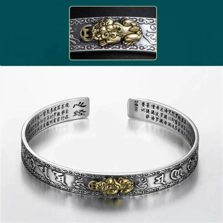 Elegant gold & black beaded Pixiu bracelet for wealth & good fortune; adjustable unisex spiritual accessory.