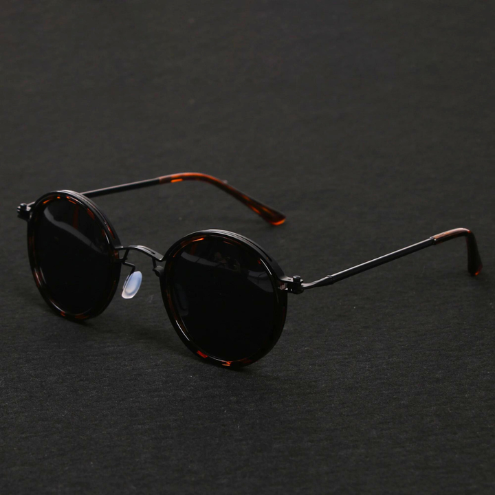 Stylish unisex polarized sunglasses with a durable metal frame. Perfect anti-glare eye protection for summer.