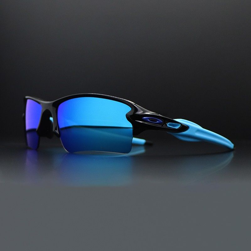 Unisex polarized running sunglasses, offering UV protection & glare reduction. Lightweight & comfortable for outdoor sports.