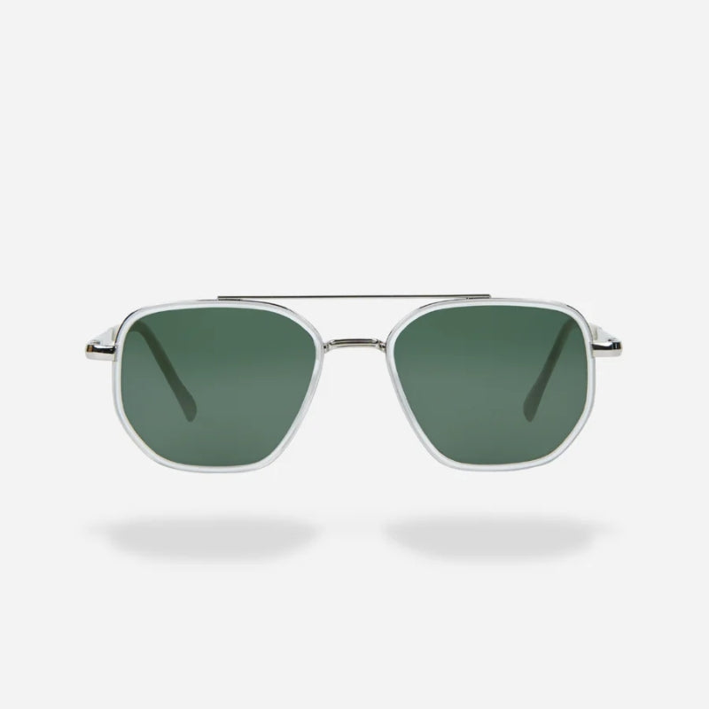 Essential unisex polarized eyewear for travel & outdoor adventures, ensuring comfort & glare reduction.