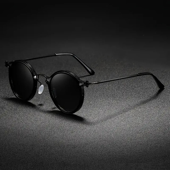 Fashionable unisex polarized sunglasses with metal frame. Anti-reflective lenses ensure glare-free vision & UV protection.
