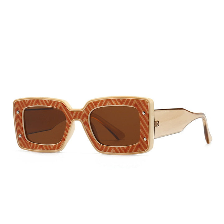Modern design unisex sunglasses featuring polarized UV400 lenses for optimal eye protection and glare reduction.