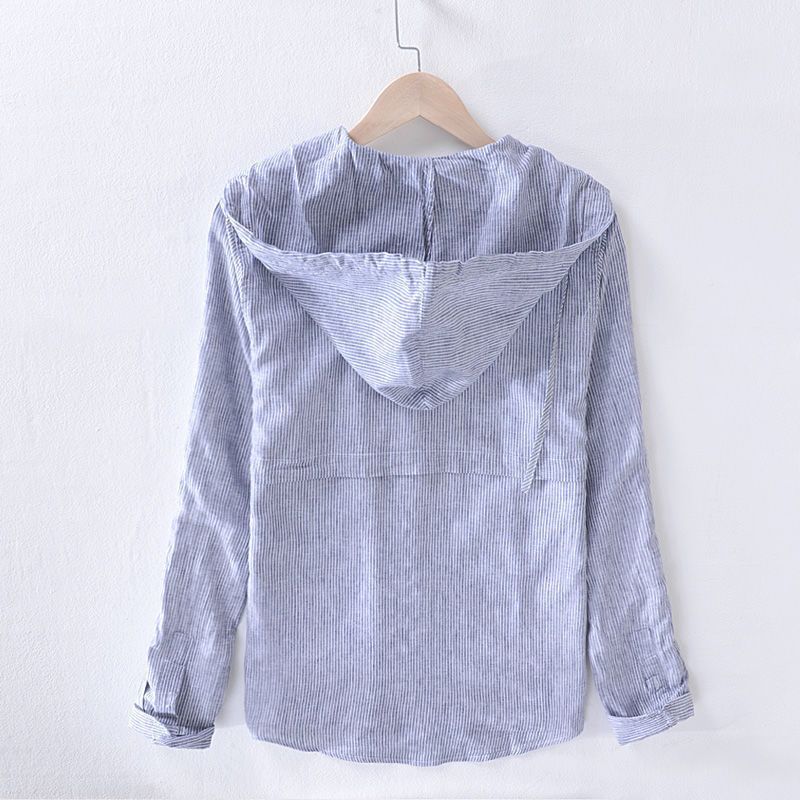 Comfortable spring fashion hoodie, ideal as a versatile layering piece for men and women.